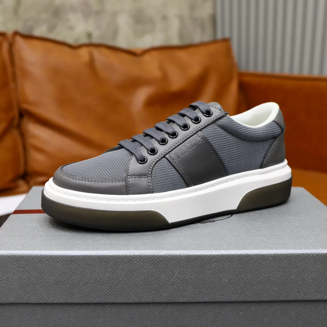 Ex-factory price: 680💰Top original order Brand: PRADA (Prada) Standard code: Men's size 38/44 (45 can be customized) Grade: Same as the official website Material: Original cowhide stitched with imported cloth, cowhide lining, original combination of two-color wear-resistant soft outsole Style category: casual sports version, young fashion, European and American trend, British style Color: actual picture color